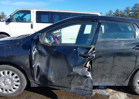 2011 Toyota Matrix z USA, uszkodzony, nr VIN 2T1KU4EE4BC682625